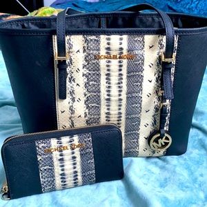 Michael kors handbag and wallet set